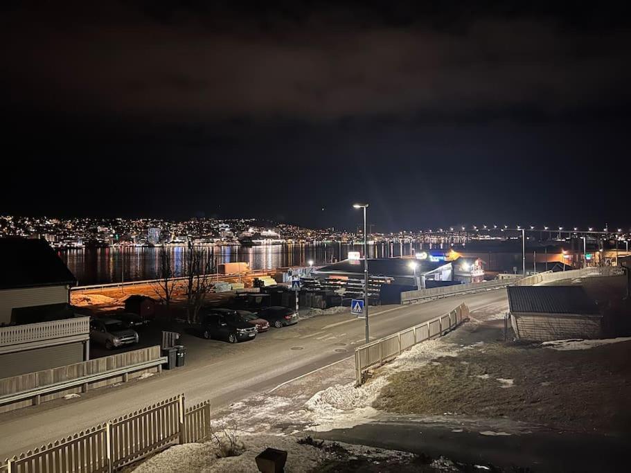 Sentralt Pa Fastlandet Og Gaavstand Til Alle Fasiliteter! Tromsdalen Exterior photo